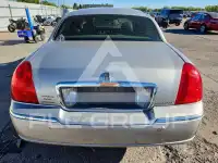 2005 Lincoln Town фото