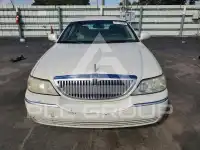 2005 Lincoln Town фото