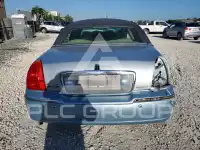 2005 Lincoln Town фото