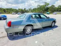 2005 Lincoln Town фото