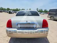 2005 Lincoln Town фото
