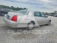 2005 Lincoln Town photo