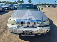 2005 Lincoln Town фото