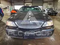 2005 Lincoln Town фото