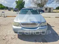 2005 Lincoln Town фото