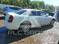2005 Chrysler 300 photo