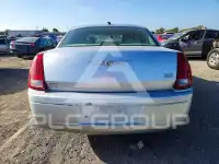 2005 Chrysler 300 photo