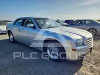 2005 Chrysler 300 photo
