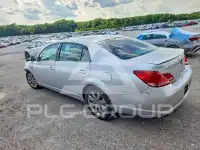 2005 Toyota AVALON фото