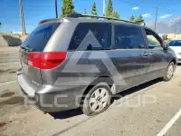 2005 Toyota SIENNA photo