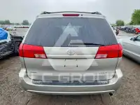 2005 Toyota SIENNA photo