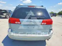 2005 Toyota SIENNA photo