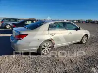 2005 Toyota AVALON photo