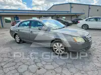 2005 Toyota AVALON photo
