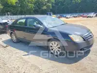 2005 Toyota AVALON photo
