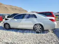 2005 Toyota AVALON фото