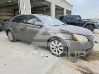 2005 Toyota AVALON photo