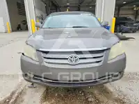 2005 Toyota AVALON photo