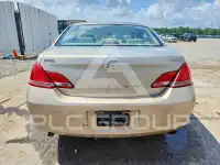 2005 Toyota AVALON фото