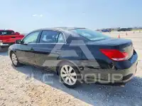 2005 Toyota AVALON photo