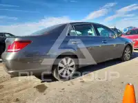 2005 Toyota AVALON photo