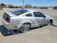 2005 Ford MUSTANG photo