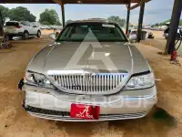2006 Lincoln Town photo