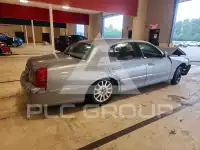 2006 Lincoln Town фото