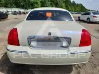 2006 Lincoln Town фото