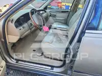 2006 Lincoln Town фото