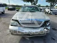 2006 Lincoln Town фото