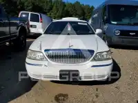 2007 Lincoln Town photo