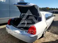 2007 Lincoln Town photo
