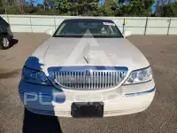 2007 Lincoln Town фото