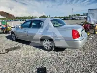 2007 Lincoln Town photo