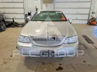 2007 Lincoln Town photo