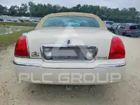 2007 Lincoln Town photo