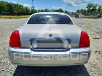 2007 Lincoln Town фото