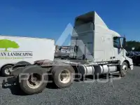 2007 Volvo VNL photo