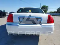 2009 Lincoln Town photo
