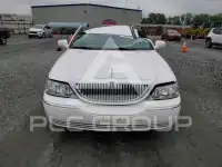 2009 Lincoln Town фото