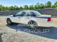 2009 Ford CROWN фото
