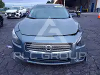 2010 Nissan MAXIMA photo