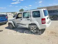 2010 Jeep LIBERTY фото