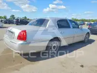 2010 Lincoln Town photo
