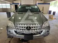 2010 Mercedes Benz ML-Class photo