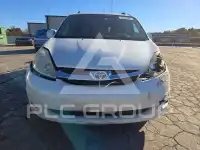 2010 Toyota SIENNA photo