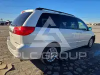 2010 Toyota SIENNA photo