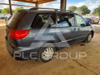 2010 Toyota SIENNA photo