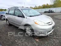 2010 Toyota SIENNA фото